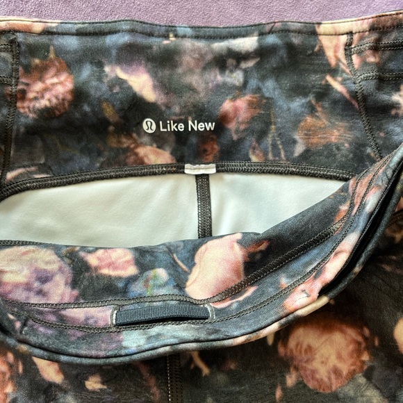 Lululemon Speed Up Crop size 6 - Picture 8 of 8